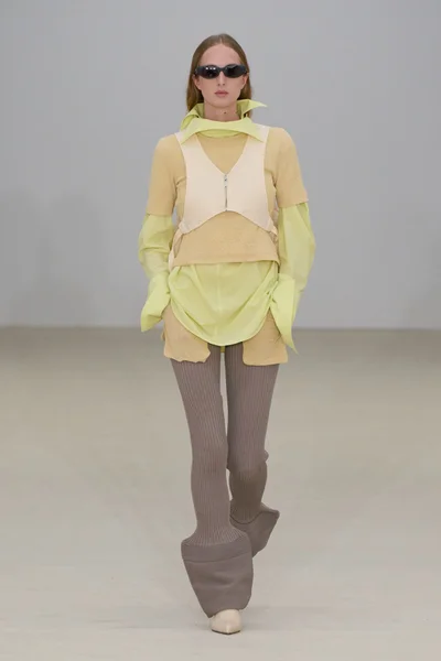 Look 11